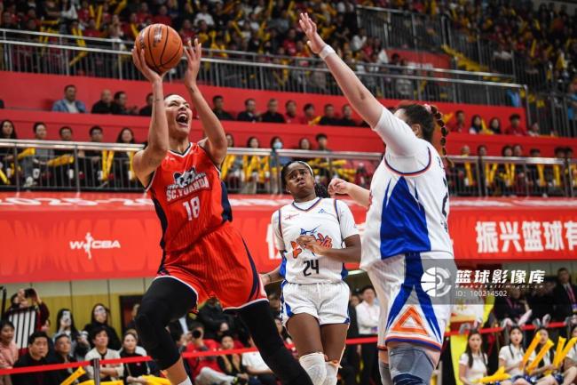 四川女篮大胜获季后赛开门红