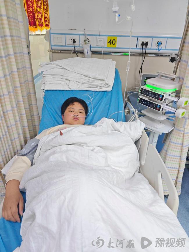 地铁吐血女孩擦地外套没舍得扔 承载友情的承诺