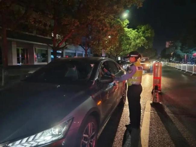 警号重启！“061193”欢迎归队 女儿继承父亲遗志