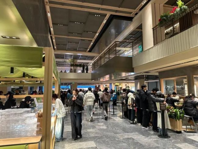 一年关店15000家！从稳赚不赔到越开越亏，商场餐饮大撤退 B1层逆袭成顶流