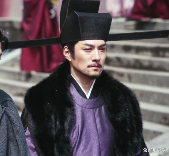 严屹宽说鞭打张凌赫的戏拍了一天 正月剃头梗引发热议