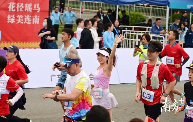5000跑友乐享“花径瑶马” 绿美连南独特韵律
