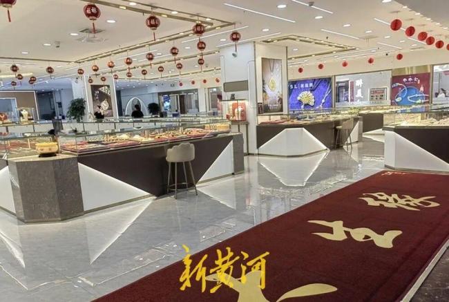 实探线下珠宝城:不少商铺大门紧闭,黄金热未带动实体店复苏