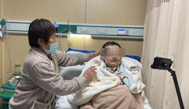 大学生突发脑出血致瘫 常熬夜直播