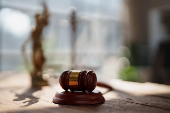 男子因腰疼到诊所理疗后四肢瘫痪，起诉诊所索赔388万