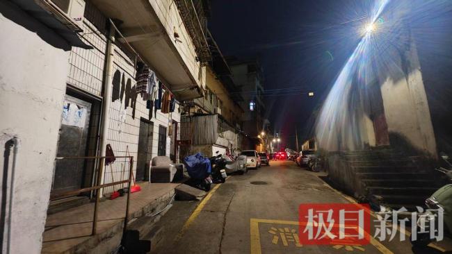 人贩子“梅姨”曾藏身小学对面 落网带来希望