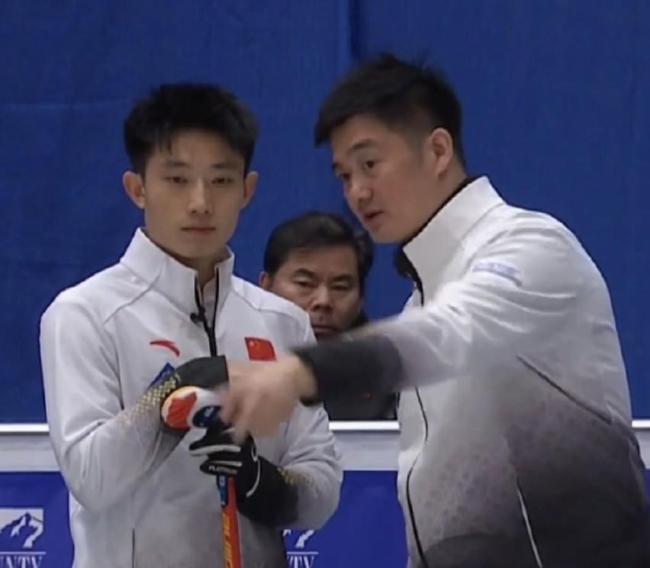 男子冰壶世锦赛第五轮：中国4-7不敌意大利！一局三人失误提前握手