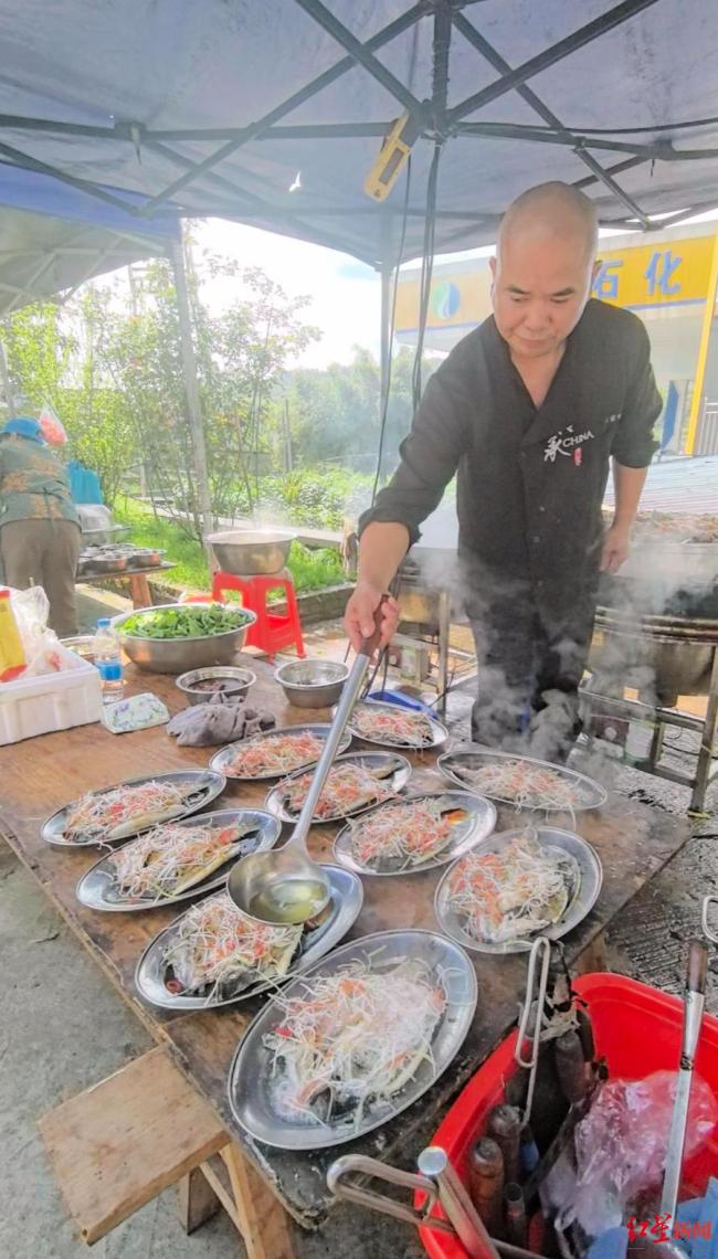 103岁爷爷庆生全家五世同堂 只收祝福不收礼