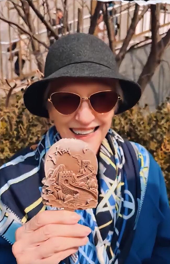 马斯克母亲晒长城文创雪糕 赞叹长城之美