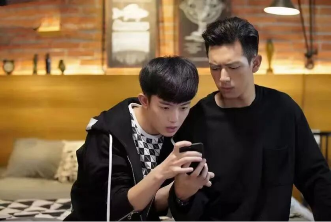 涨价后 年轻人的旧手机忽然不卡了 换机周期延长