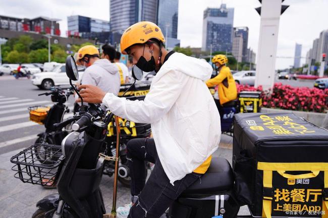 律师谈高校学生兼职送外卖被处分 兼职自由与校规边界引发热议