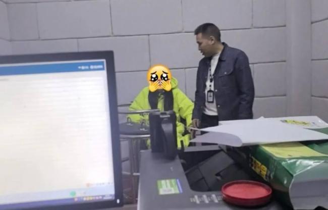 女生囤考点附近酒店房间当黄牛被查 扰乱公共秩序受调查