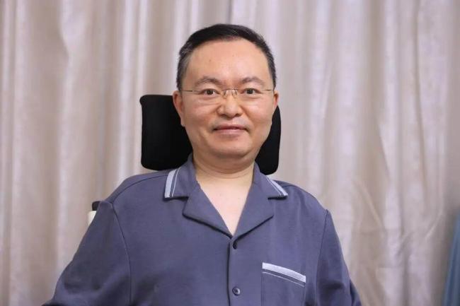 蔡磊身体近况：四人搀扶也无法迈步 与时间赛跑的战斗