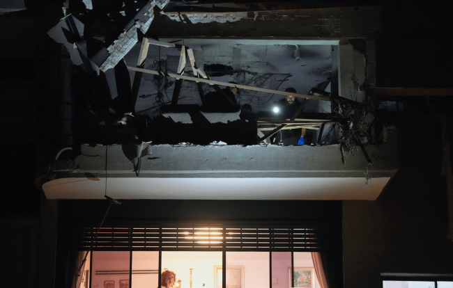 开战满月伊朗没被打趴 无赢家的持久战