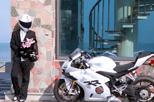 张雪机车订单排到六月底 国产机车夺冠引发热潮