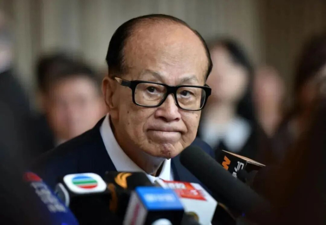 李嘉诚巴菲特同时清仓