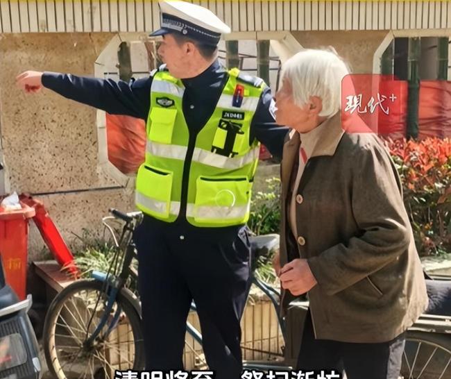 9旬老奶奶說這是最后一次祭掃亡夫 20里路的最后思念