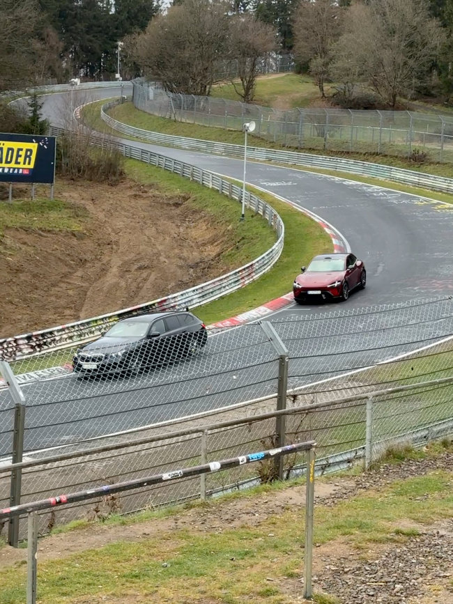 小米YU7GT新配色现身纽北 红色外观动感十足