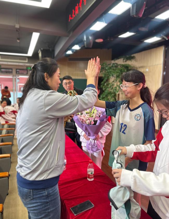 女排奥运冠军助力校园班超联赛 传承女排精神