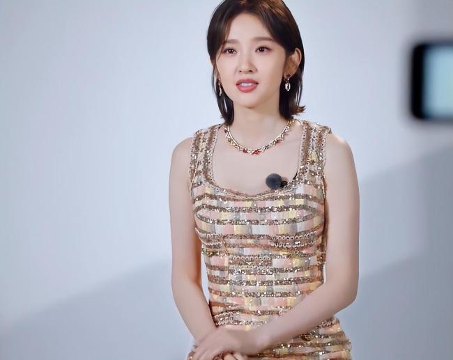 斓曦为孙俪新剧打call 《浪姐7》全程直播引期待