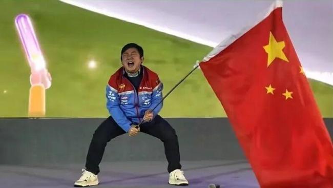 张雪摩托车封神背后是热爱 二十年追梦终成真