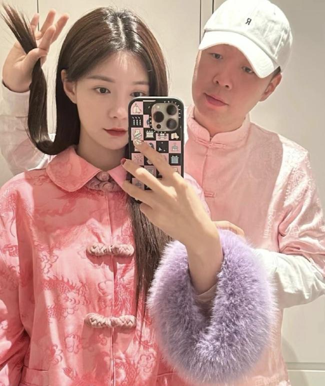 被杜海涛沈梦辰追着要合影 婆婆追星圆梦记