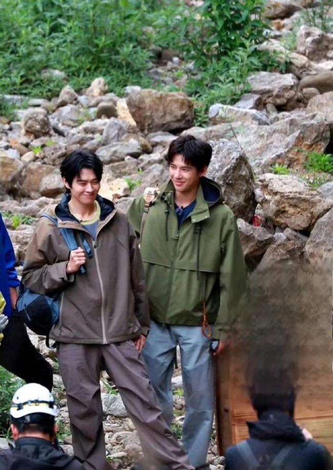 陈飞宇看着热巴发怔不像演的 综艺发扬引热议