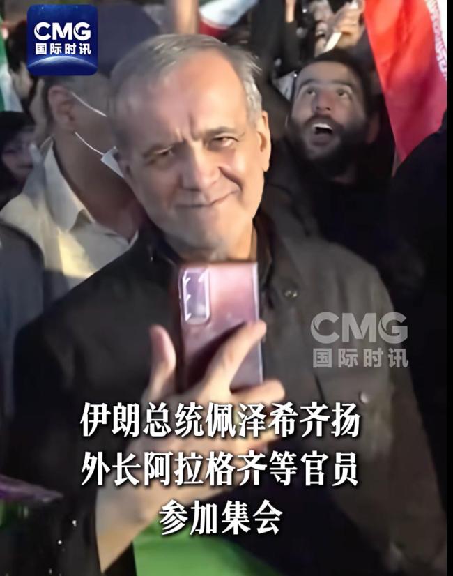 伊朗总统和外长参加德黑兰民众集会 共庆伊斯兰共和国日