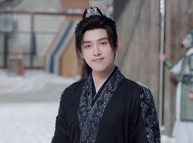 两个迪丽热巴何如打起来了 《日间提灯》随机爆红