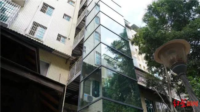 重庆一住户起诉58名邻居索赔电梯费