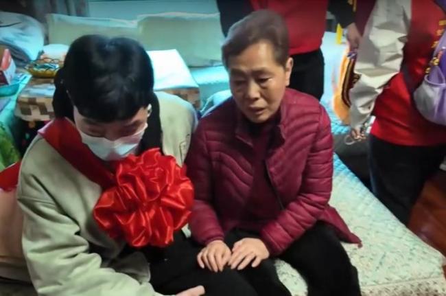 被拐22年男子因爱吃折耳根找到家 母子终团聚泪满眶