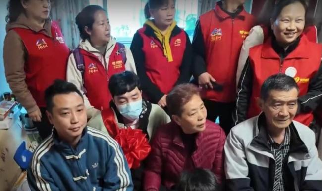 被拐22年男子因爱吃折耳根找到家 母子终团聚泪满眶