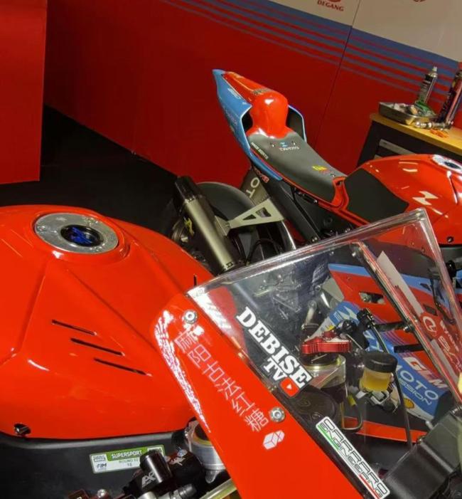 老乡回应张雪机车上贴麻阳古法红糖