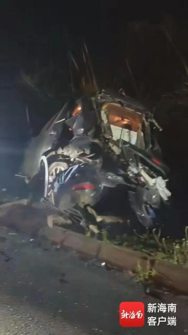 一高速货车追尾10辆小车 事故致轻微伤及车辆受损