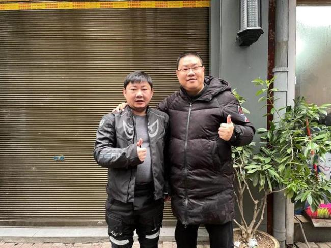 面对张雪 记者该怎么提问 从窘迫到辉煌