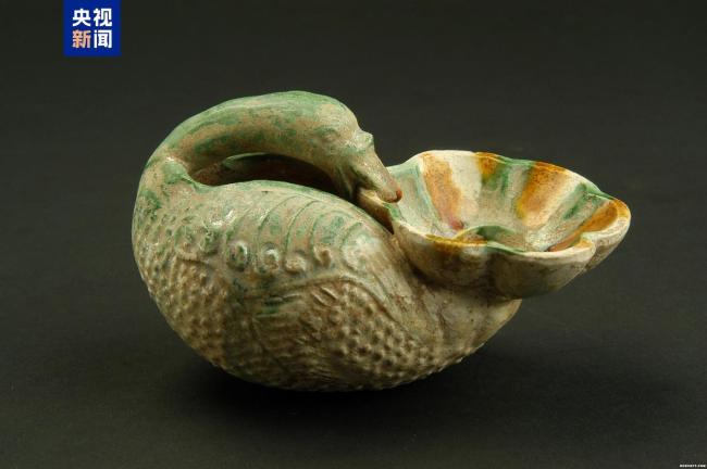 一起认识唐三彩鹅衔梅花杯 千年匠心的浪漫之作