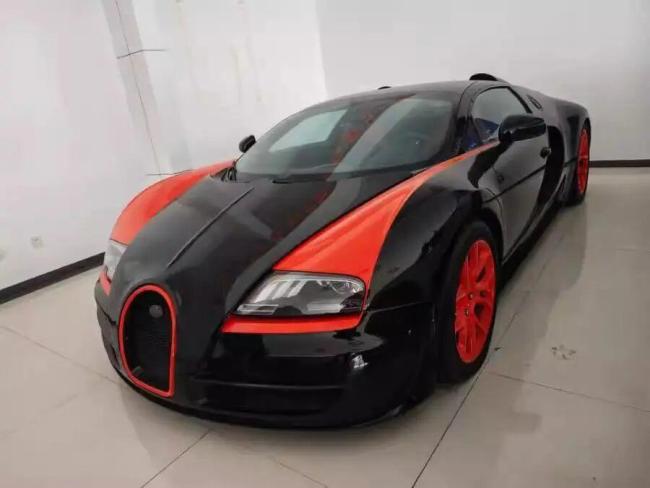 一辆布加迪威航跑车600万元起拍 无法上牌成焦点