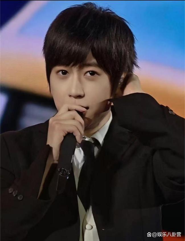 五月天阿信晒寸头照 愚人节玩笑引发热议