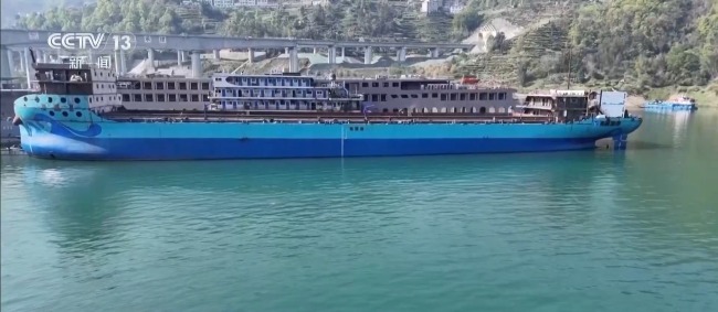 万里长江迎蓬勃新图景 绿色航运蓬勃发展