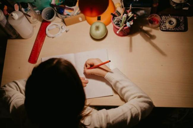 12岁男孩提到写作业1天呕吐10次 心身疾病作祟