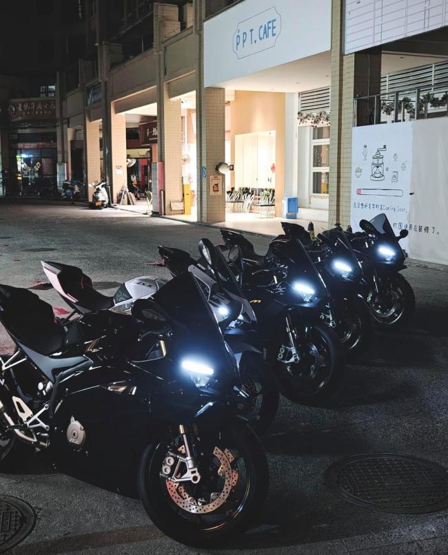 博主：张雪机车最核心武器还是性价比 打破国外品牌垄断夺双冠