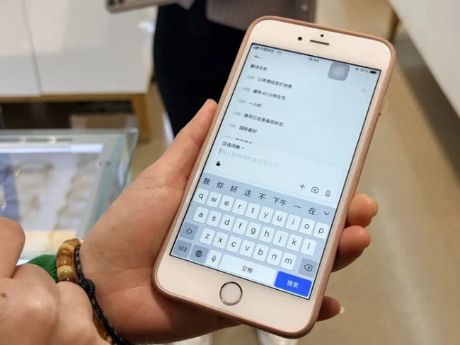 老外1行6人在上海买20副眼镜