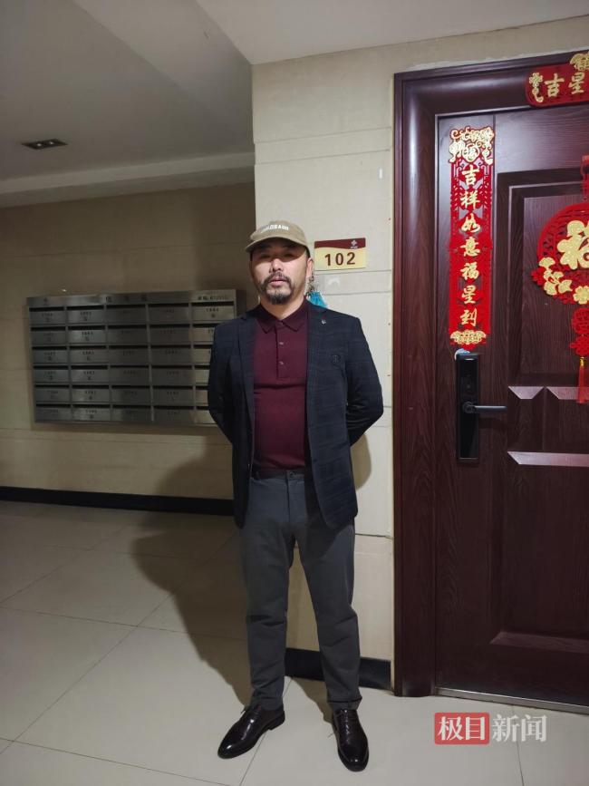 中东旅游失联40天男子讲述经过不懂法律露营被拘(图1)