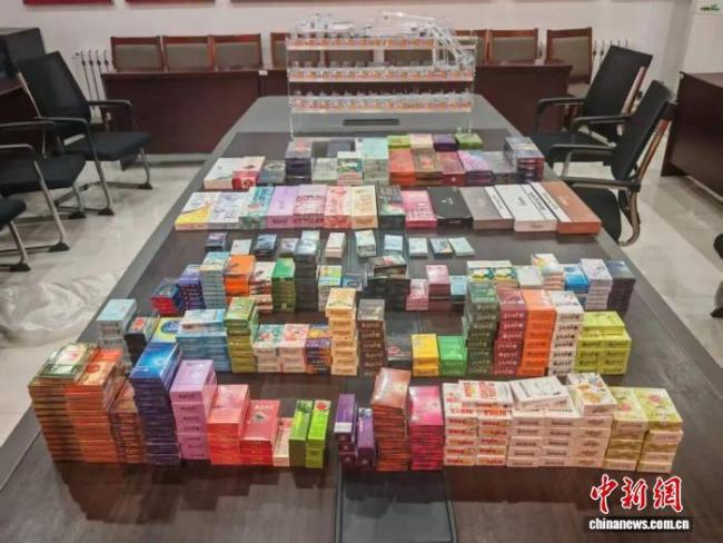 警方破获特大非法经营香烟案