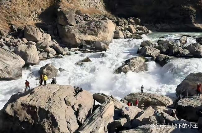 虎跳峡落水男子遗体打捞失败的原因 水下虹吸太危险
