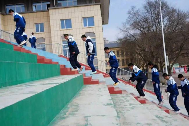 “行走的思政课”如何刷屏全网 31年徒步祭英烈