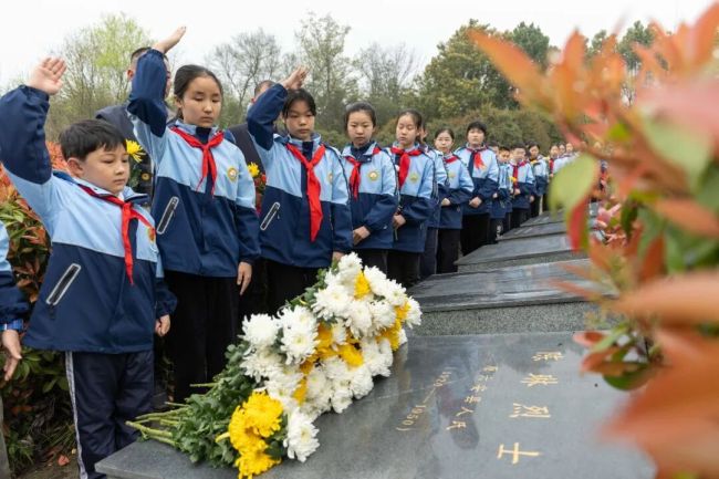 隐蔽战线英雄牺牲76年终归故土 魂归大别山