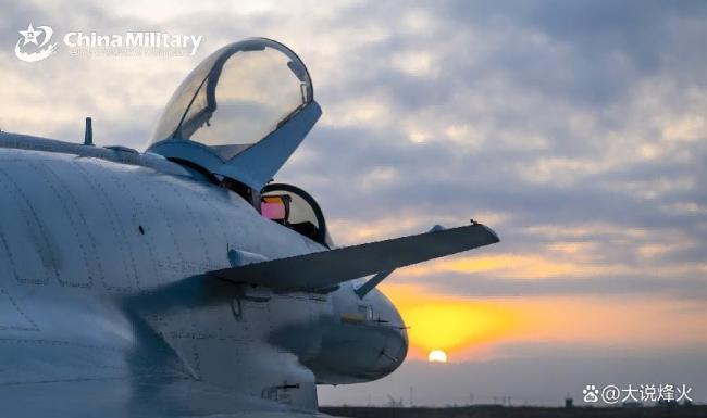 中方解密歼-10C空战底牌 直接“A射B导”战术突破