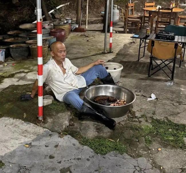 不想红鸡煲店老板：限号后个个都骂我 佛系劝退反成招牌