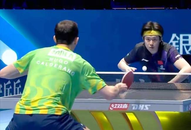 雨果在落后王楚钦时猛扇自己两耳光 赛场情绪爆发